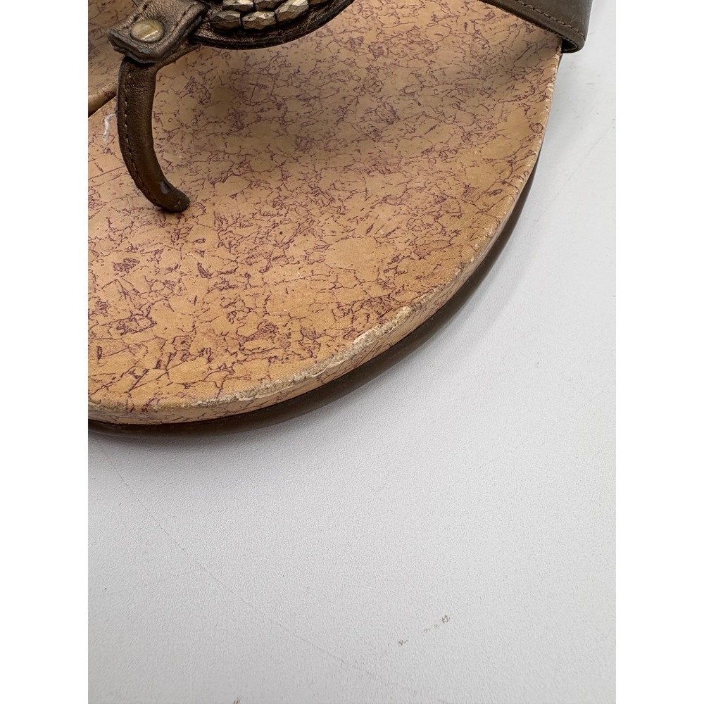 Kenneth Cole Reaction Touch of Glam Bronze Medallion Thong Sandals Womens 7.5M - Picture 3 of 9